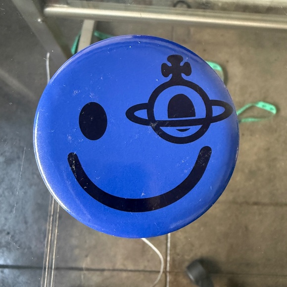 Vivienne Westwood Big Smiley Face Blue Happy face w/ Orb Pin - Picture 1 of 3